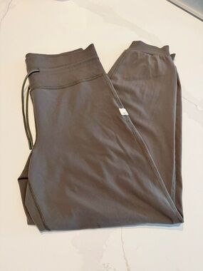 Vuori Women’s Daily Jogger - Olive